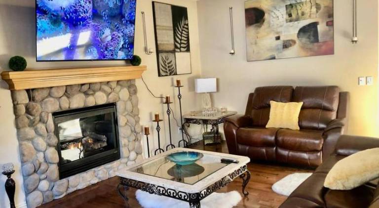 Charming villa | Pets allowed in Calgary, AB