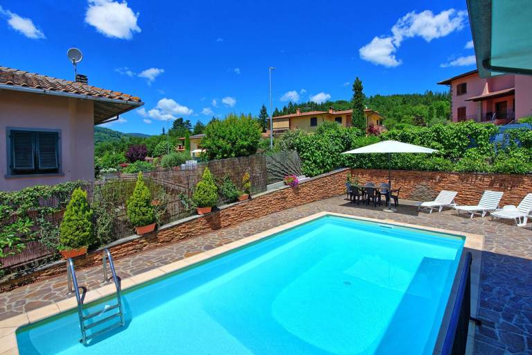 Villa with yard, barbeque & private pool — photo 3