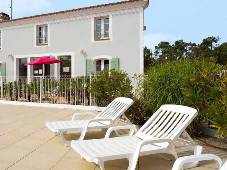 Lovely holiday apartment with pool & terrace | Garden view | Pet-friendly — photo 3