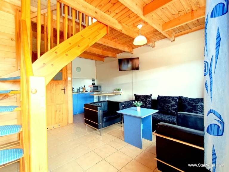 Vacation home with terrace & yard | Pet-friendly — photo 5