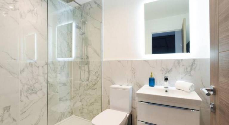 Cell Block 8 - Prison Flat - Sleeps 7 with Parking — photo 2