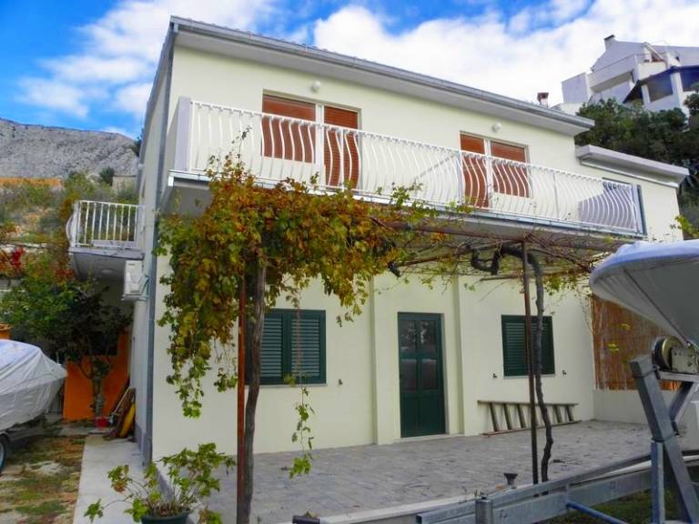 Holiday apartment with patio & BBQ — photo 3