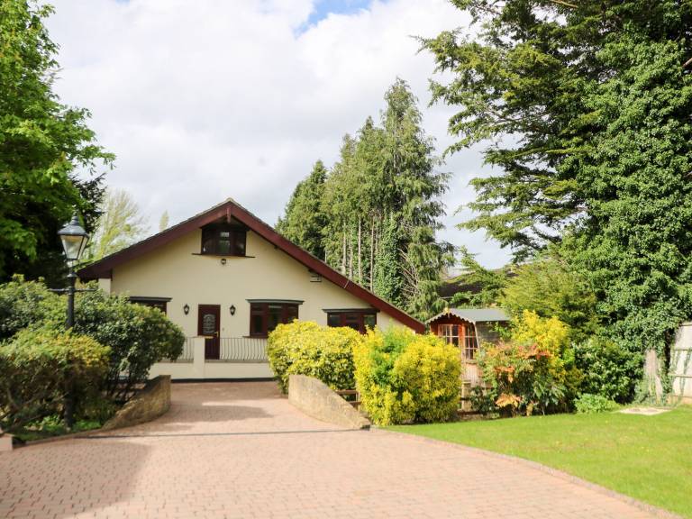 Cottage  Staines-upon-Thames
