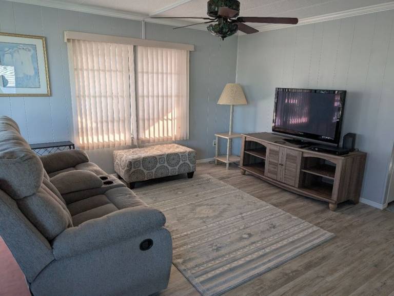 Mobile home with pool, jacuzzi & yard | Garden view — photo 3