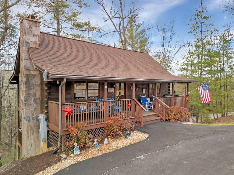 Cabin with private pool — photo 3