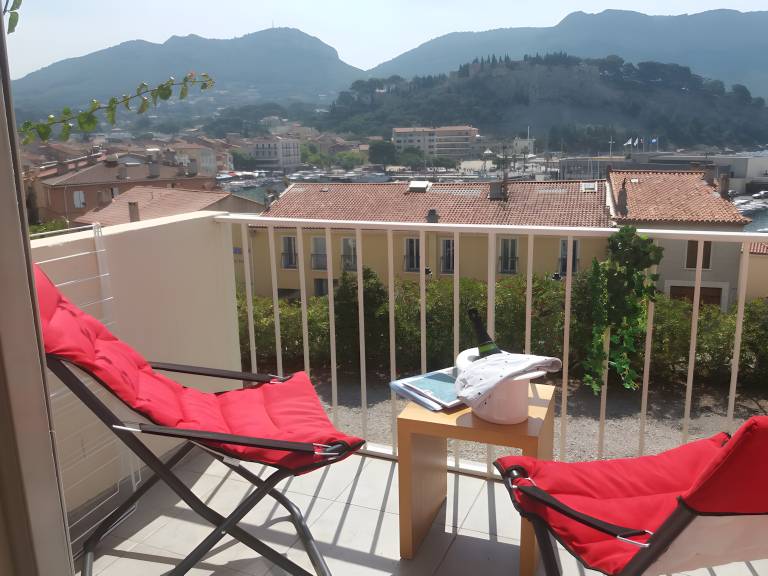 Children-friendly lovely rental apartment with patio | Sea view | Beach nearby | Pets allowed — photo 3