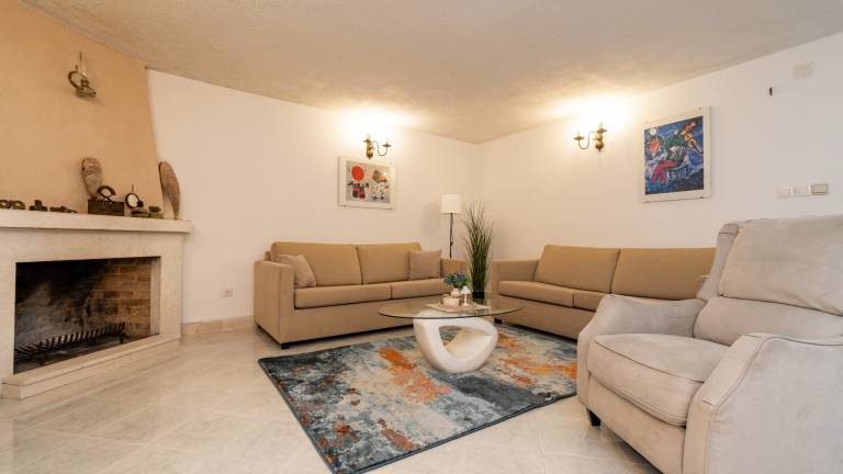 Villa with barbeque, yard & patio — photo 4