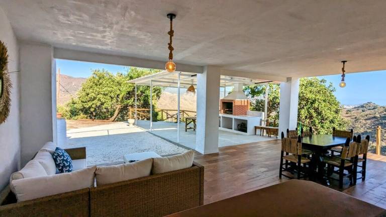 Vacation home with pool & barbecue — photo 5
