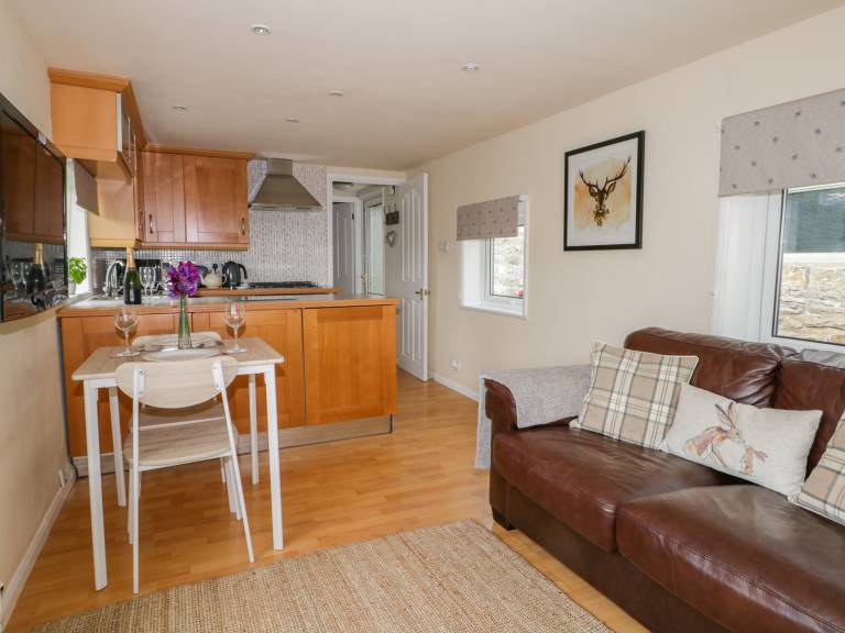 Wonderful cottage with yard | Pet-friendly — photo 3