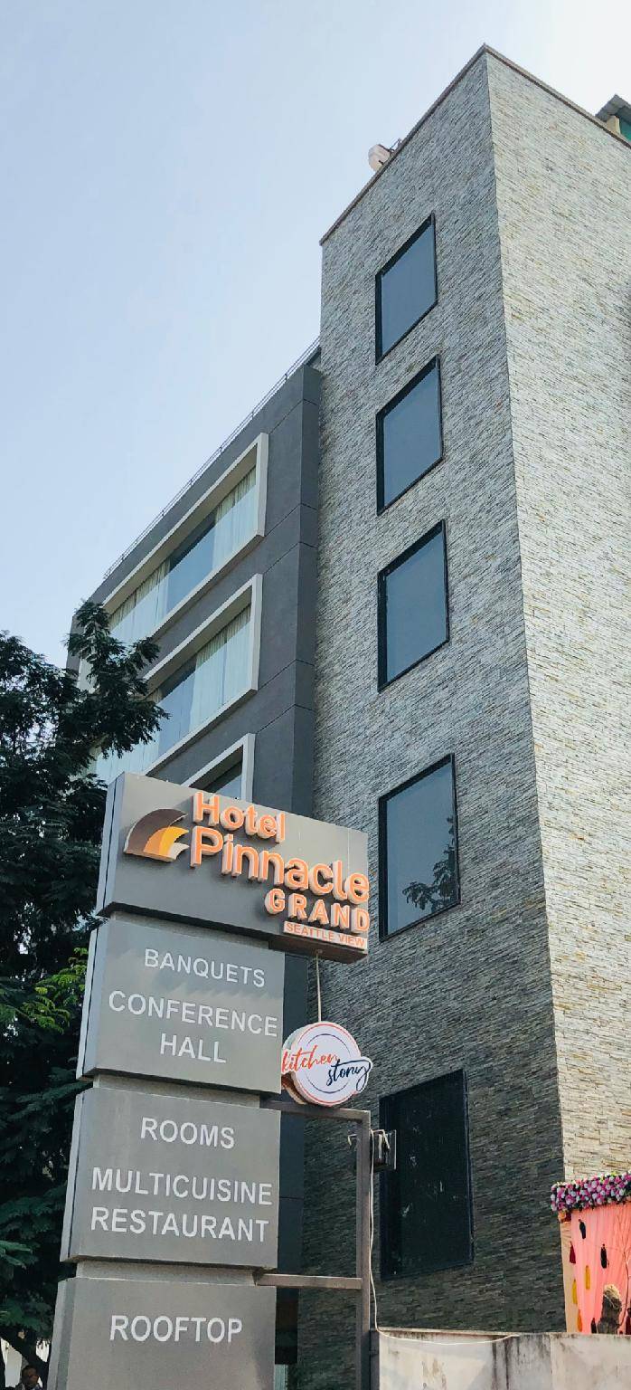 Pinnacle Grand Hotel