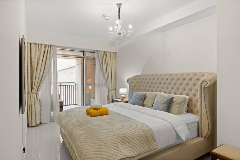 Fully equipped big rental apartment with barbecue, garden & pool | Next to Burj Khalifa | Suitable for remote work | Pets allowed — photo 2