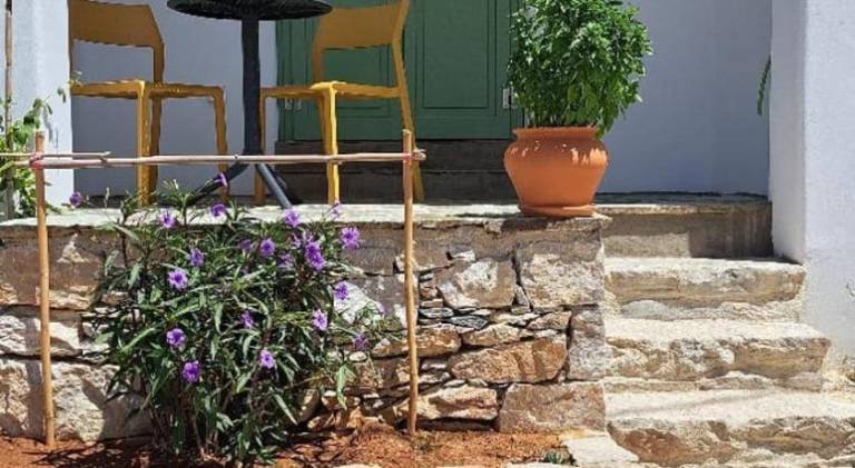 Apartment with patio — photo 4