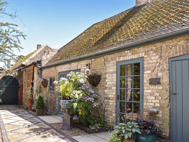Cottage with yard | River view in Huntingdon