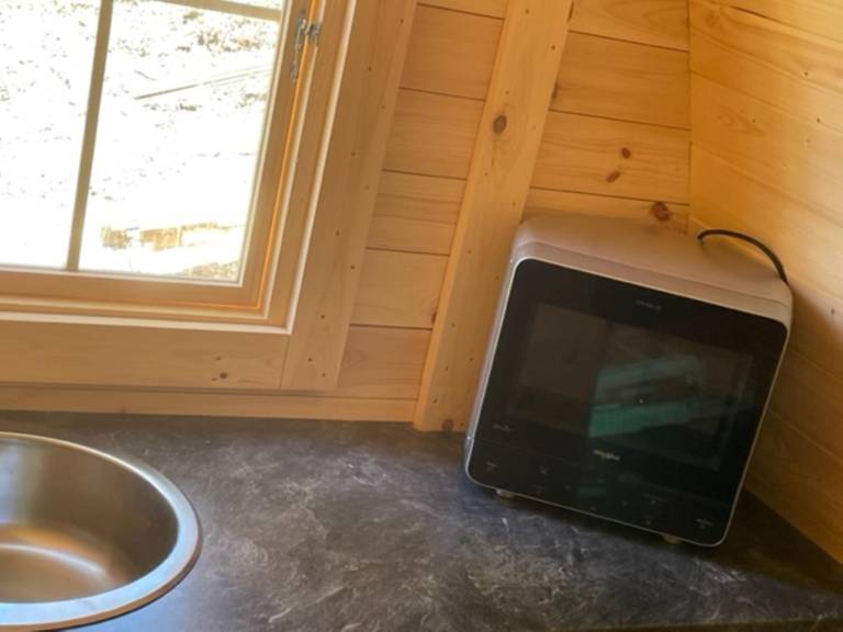 Bungalow with hot tub — photo 4