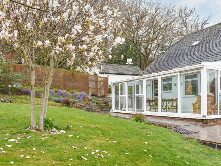 Cottage with yard | River view — photo 2