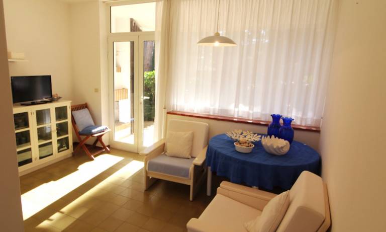 Villa with yard & pool | Nature view — photo 5