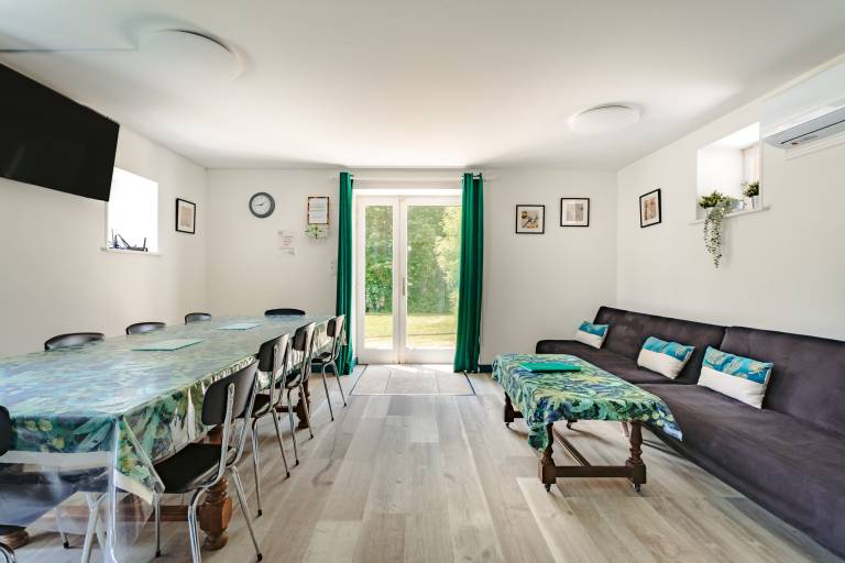 Vacation home with terrace, pool & grill | Garden view — photo 3