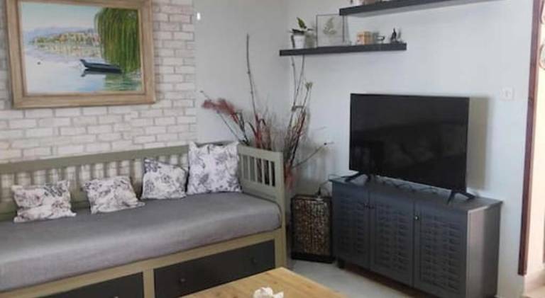 Apartment with patio, BBQ & garden | Suitable for remote work | Pets allowed — photo 2