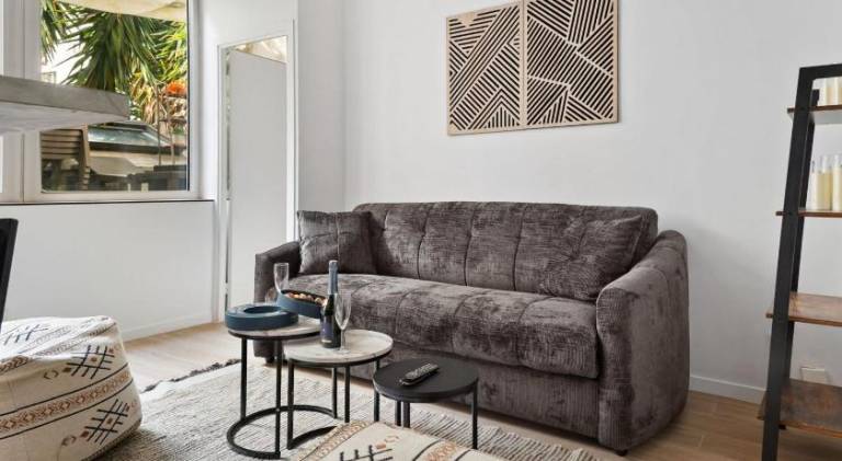 Apartment with patio in Montrouge