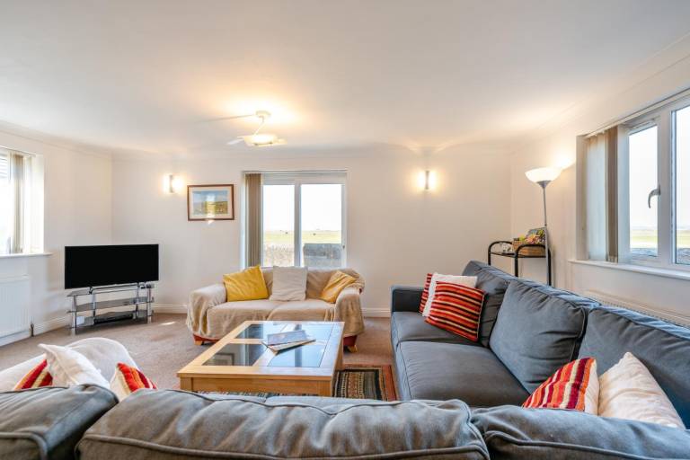 Fully equipped wonderful cottage with yard | Water view | Pet-friendly — photo 3