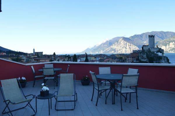 Serviced apartment with pool, patio & garden — photo 5