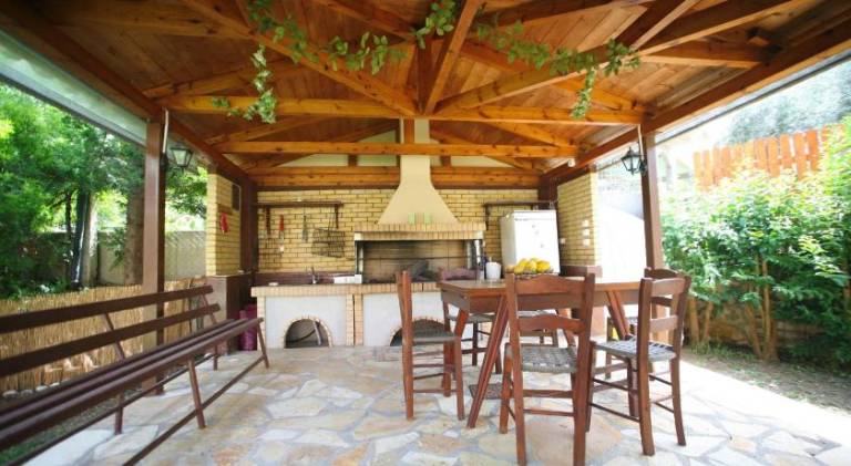House with garden, barbecue & patio — photo 4