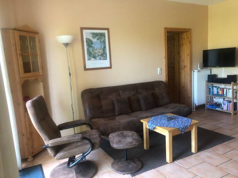 Child-friendly charming rental apartment with yard, barbeque & terrace | Pet-friendly — photo 4