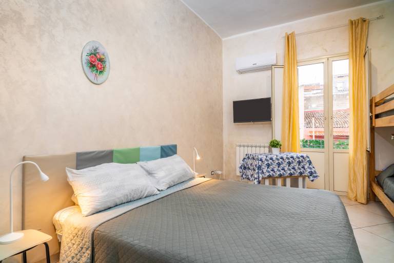 Fully equipped studio with fast internet | Next to Monastery of San Nicolò l'Arena | City view | Suitable for remote work | Dogs allowed in Catania