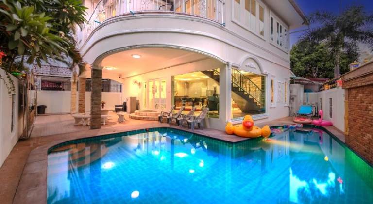 Villa with pool | Close to Big Buddha | Pet-friendly in Pattaya