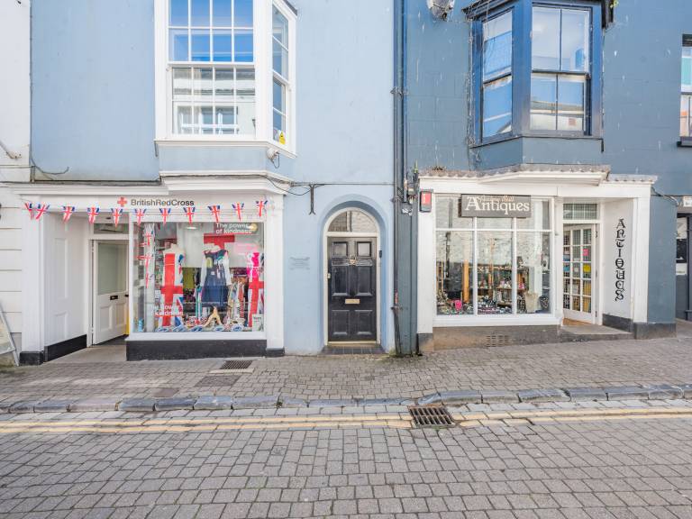 Child-friendly cottage with patio, barbeque & garden | Beach view | Close to the beach | Pets are welcome in Tenby