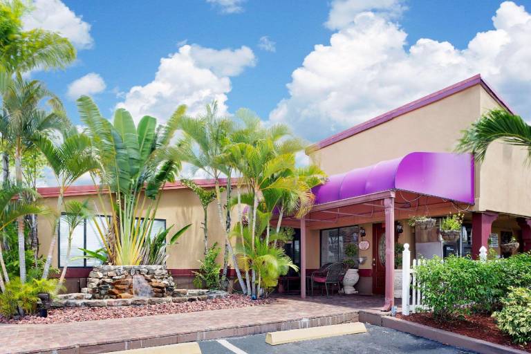 Knights Inn - Port Charlotte FL in Punta Gorda, FL