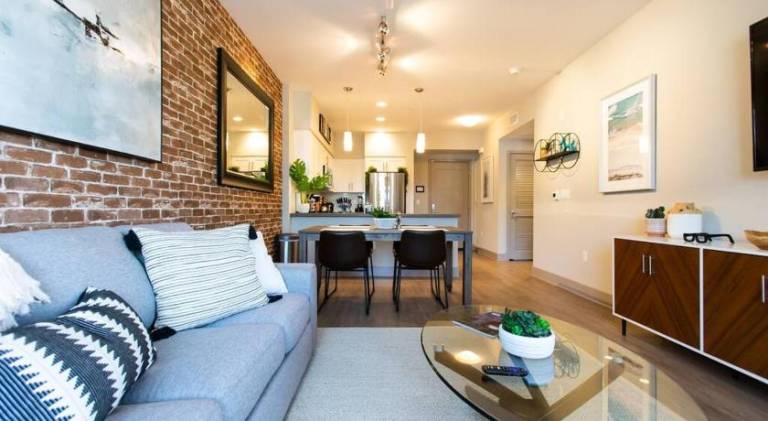 Apartment with pool & hot tub — photo 2