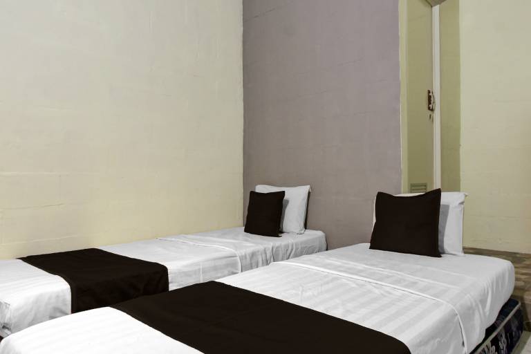 Chic Deluxe Twin Comfort Stay w Free WiFi