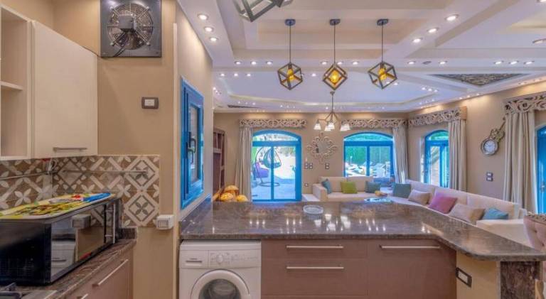 Villa with pool — photo 4