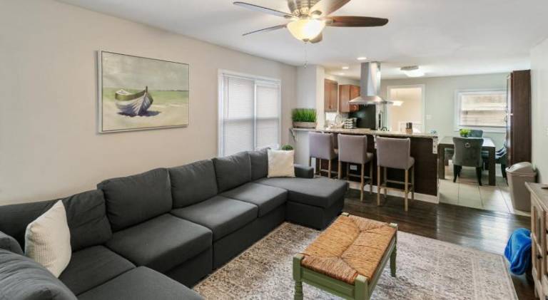 Great For Families DT Libertyville near Naval Base — photo 3