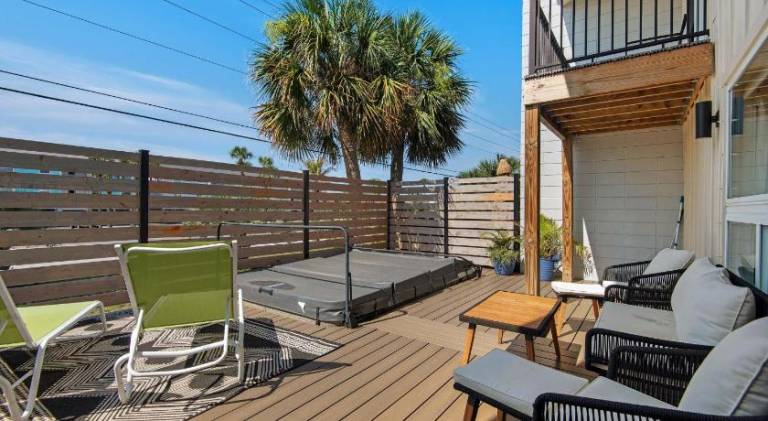 Vacation home with jacuzzi | Close to the beach | Pets allowed in Pensacola, FL