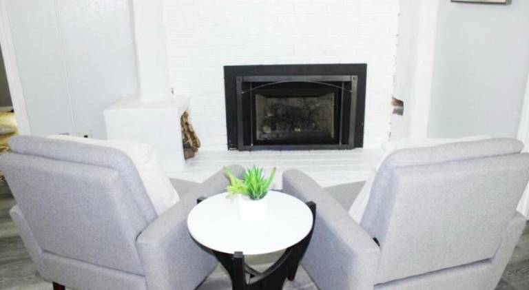 Vacation home with private pool, barbecue & garden in Fresno, CA