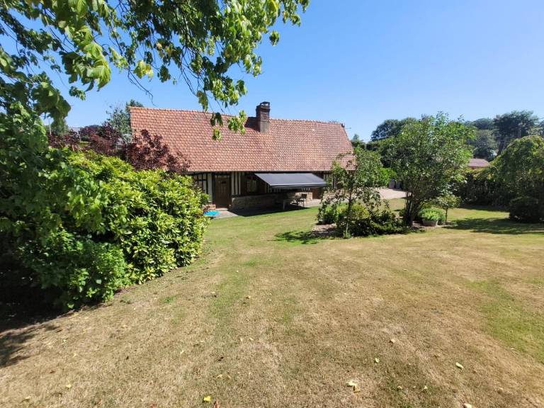 Holiday Home 'Maison Normande Proximi De La Mer' with Private Terrace, Private Garden and Wi-Fi in Rouen