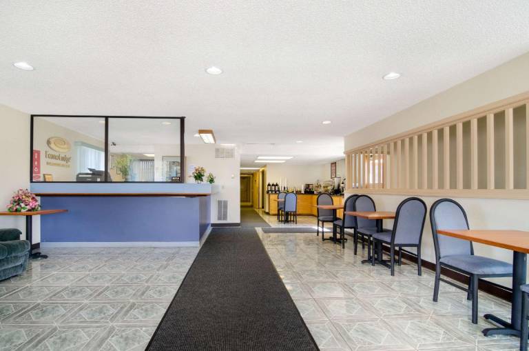 Econo Lodge Emporia — photo 4