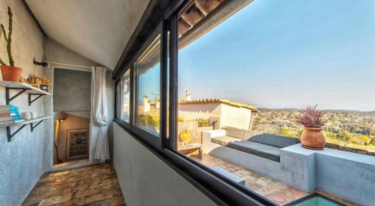 TOWNHOUSE MOUGINS in the old village, fantastic view, sea and mountains — photo 4