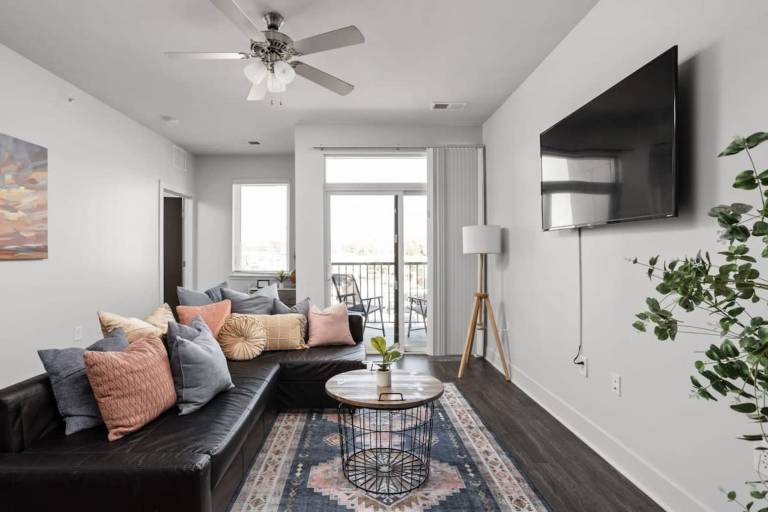 Cozysuites Spacious 2BR next to Whole Foods