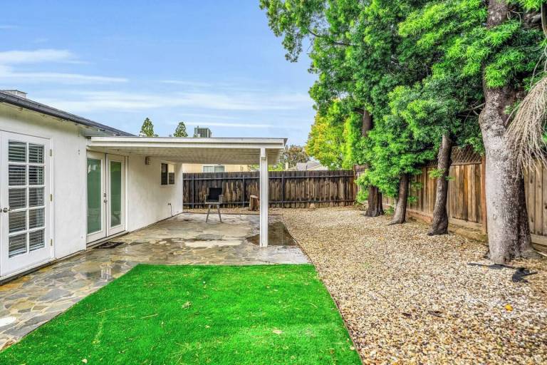 House  Woodland Hills