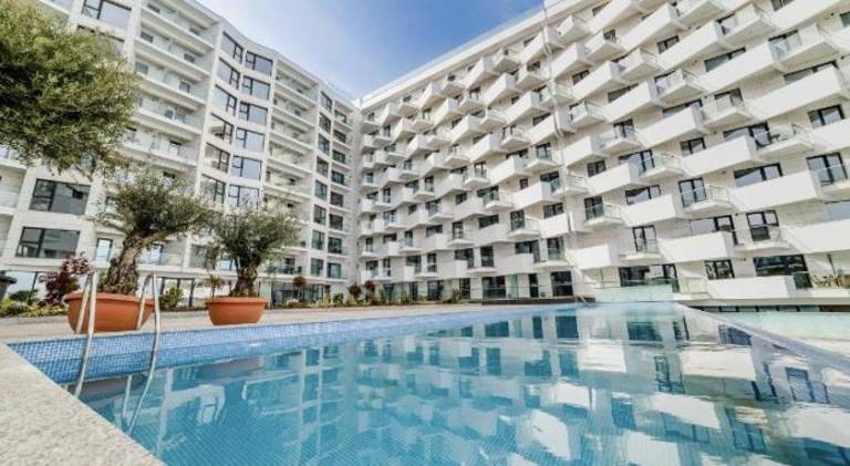 Holiday apartment with hot tub & pool in Constanta