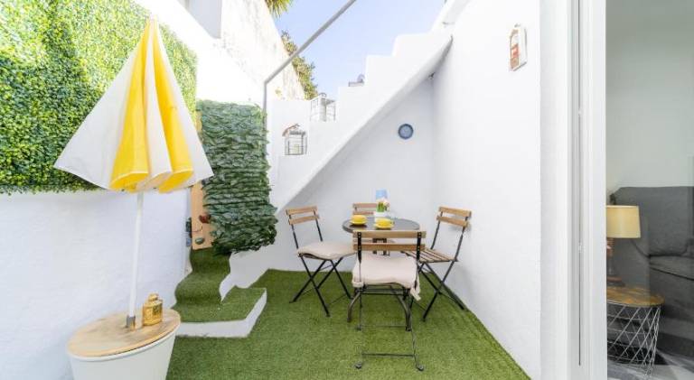 House with terrace & pool in Lisbon