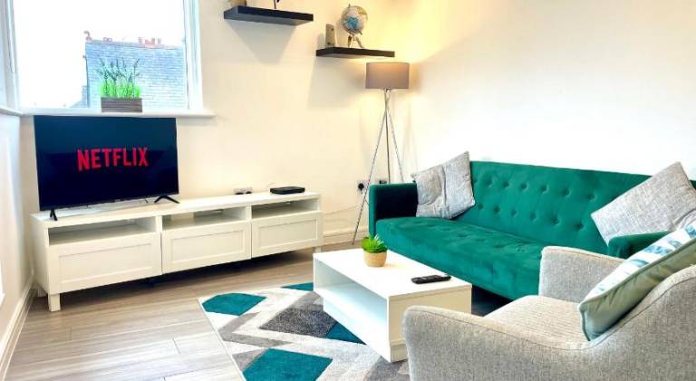Nice apartment | Pets allowed in Leigh-on-Sea