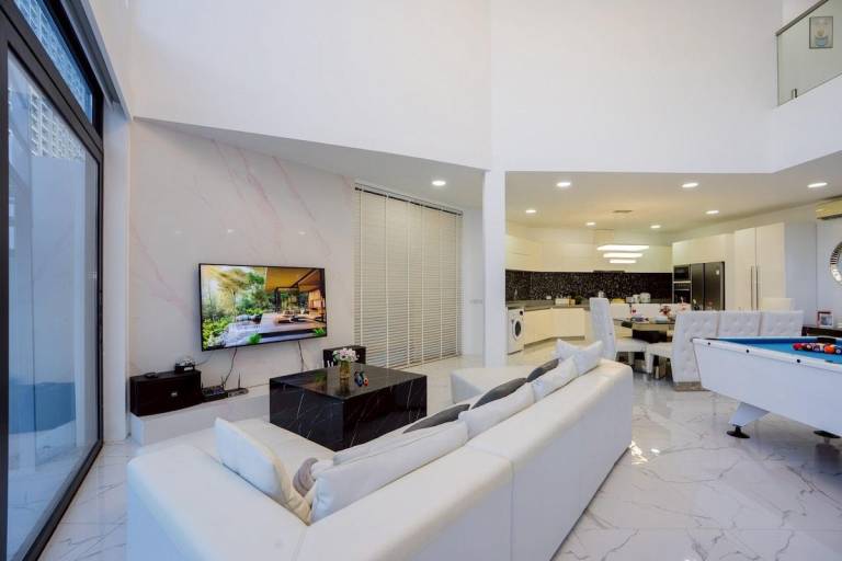 Villa with 5 rooms for 14 persons — photo 3