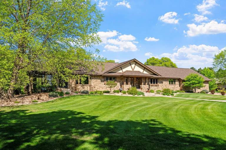 House  Mayhew Lake Township