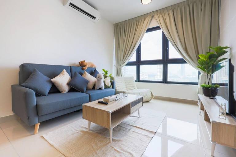 Comfy Spacious Velocity LRT MRT 3B2B 8 pax in Kuala Lumpur