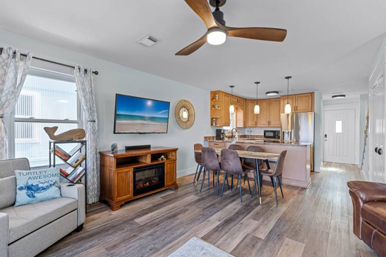 Children-friendly condo with hot tub & grill | Water view | Next to the beach | Pets allowed — photo 3