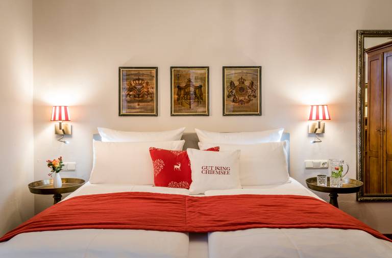  mit Hund in Chieming, Chiemsee, Deutschland